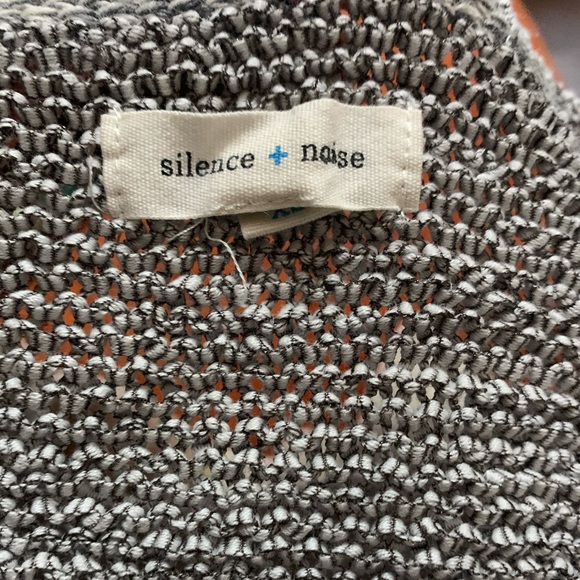 Women’s V-Neck Sweater - Picture 5 of 6